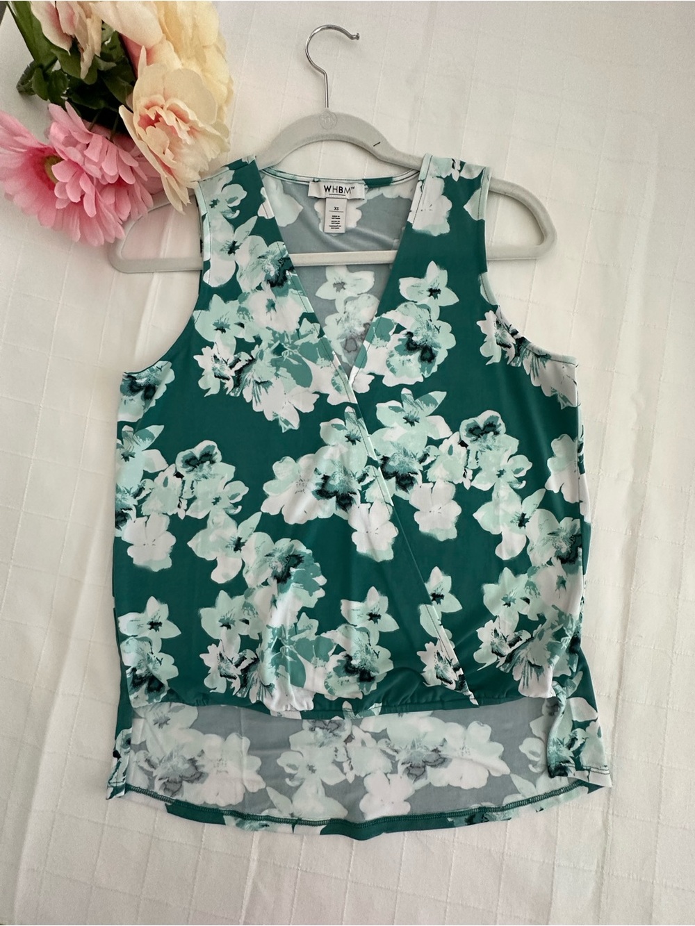 White House Black Market NWOT Green and White Floral Surplice Tank Top